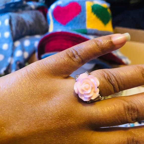 PINK ROSE STRETCHY RING - Picture 3 of 4